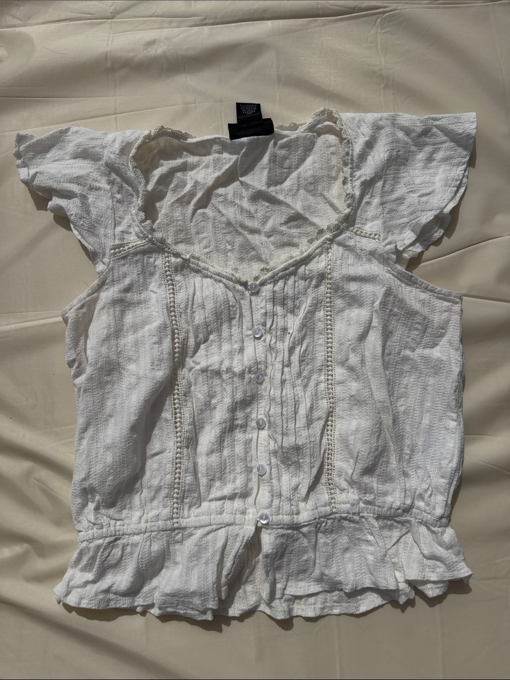 WRANGLER Retro Women's White Button-Front Ruffle Sleeve Top